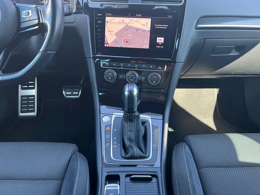 Volkswagen Golf 2.0 TSI 4Motion R | Carplay | Stoelverwarming | Parkeercamera | Climate Control