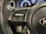 Kia ProCeed 1.0 T-GDI GT-Line | Elektrisch Glazen Schuif / Kanteldak | Apple Carplay / Android Auto | Navigatiesysteem | Stoel + Stuurverwarming | Licht + Regensensor | Parkeersensoren + Camera Achter | Cruise Control | 17” Lichtmetalen Velgen | Climate Control Rijst