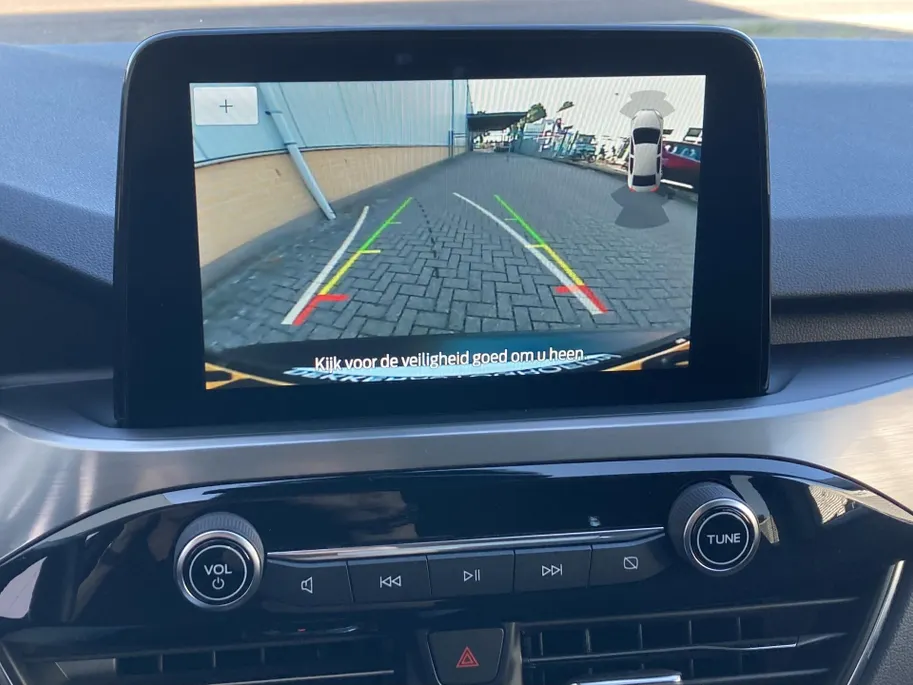 Ford Kuga 2.5 PHEV 225 pk Titanium Navigatie-Draadloos opladen-achteruitrijcamera-parkeersensoren