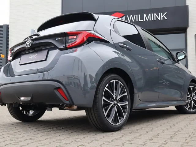 Toyota Yaris 1.5 Hybrid 115 Dynamic | V+A Parkeersensoren | Stoel & Stuur Ver