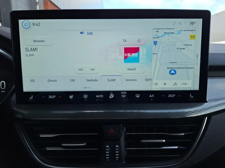 Ford Kuga 2.5 PHEV Titanium | Winterpack | Climate Control | Camera | Apple Carplay&Android Auto | Parkeersensoren | Navigatie | 17' Lichtmetaal |