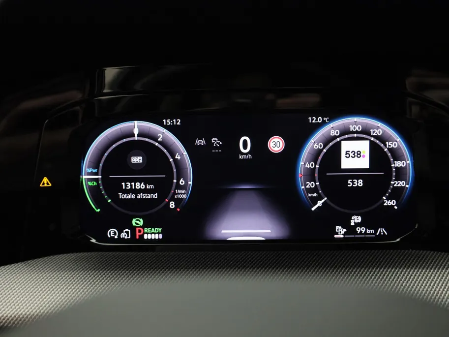 Volkswagen Golf 1.5eHybrid 200kW/272PK GTE · Navigatie · Apple/Android Car Play · Camera + Parkeersensoren · Garantie t/m 13-05-2030 of 100000km