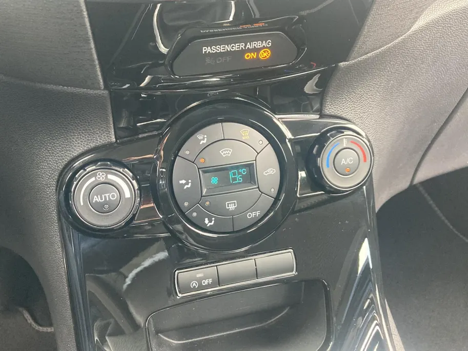 Ford Fiesta 1.0 EcoBoost 100 pk Titanium Navi - voorruitverwarming - cruise control - distributieriem vervangen