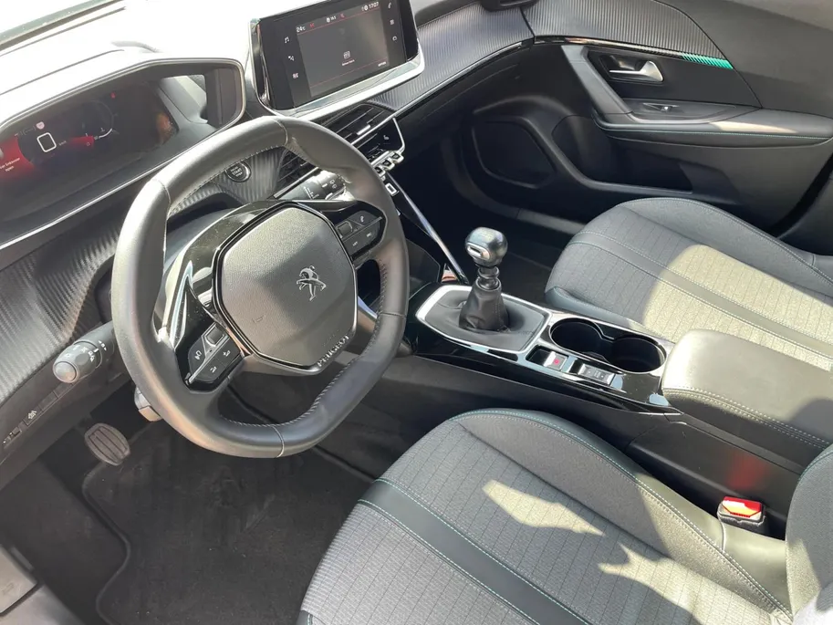 Peugeot 2008 1.2 PureTech Allure Pack *Navi+Camera*Climate Control*Stoelverwarming*LM.Velgen*1ste eigenaar!