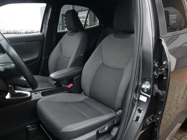 Toyota Yaris Cross 1.5 Hybrid Dynamic Trekhaak | Stoel en stuurverwarming | Parkeersensoren
