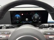 Hyundai Kona 1.6 GDI HEV Comfort Smart 19'' velgen Incl. resterend fabrieksgarantie! Zeer mooie uitvoering! ALS NIEUW!!
