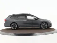Volkswagen Golf variant R-Line Edition 1.5 eTSI 150 pk 7 versn. DSG · Assistance Pakket Plus · Panoramaschuif-kanteldak · Trekhaak inklapbaar, met elektrische ontgrendeling · Prijs is inclusief inruilpremie · MEGA SALE