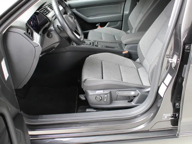 Volkswagen Passat Variant 1.5 TSI DSG Business | Navigatie | PDC + Camera | App Connect