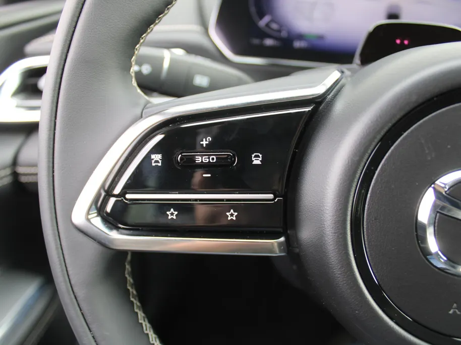 Mazda 6 6e Takumi Long Range 80 kWh | Stuur-/stoelverwarming + ventilatie | 360 camera | Pano dak | Zwart leer | 19' LM | HUD | LED | Elek. stoelverst. |