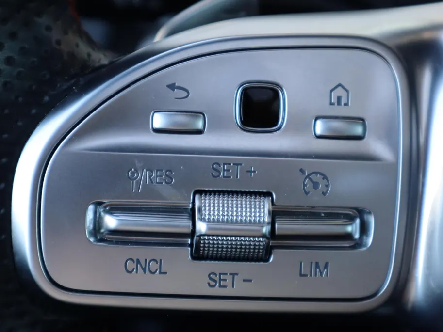 Mercedes-Benz EQB 300 4MATIC AMG Line 7p. 67 kWh