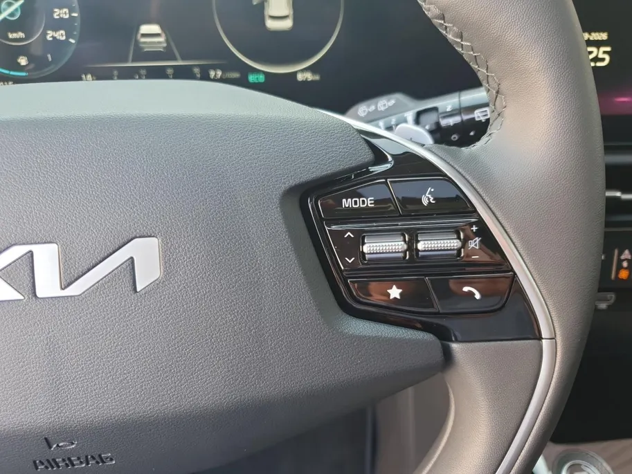 Kia Niro 1.6 GDi Hybrid DynamicPlusLine | Voorraadauto! | Stoel en stuurverwarming | Schuifdak | Parkeersensoren voor en achter | NU MET €3.000 inruilpremie en €1000 voorraadvoordeel!