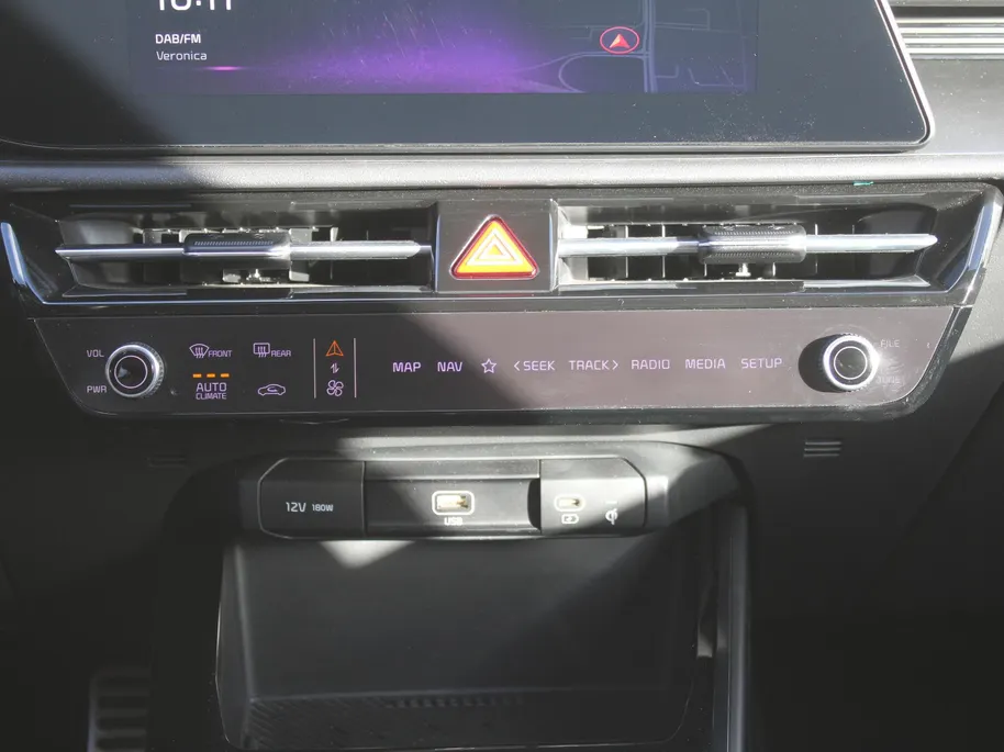 Kia Niro 1.6 GDi Hybrid ExecutiveLine | Camera | Leer | Schuifdak | Stoelverwarming+ventilatie | Elektr. stoelverstelling + achterklep | 18' LM | HUD |