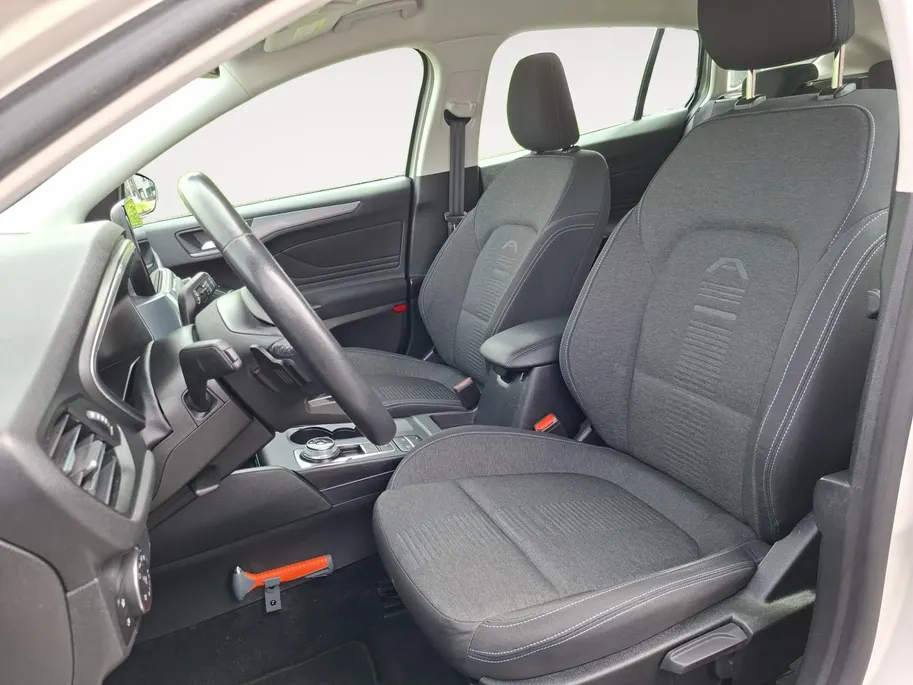 Ford Focus Wagon 1.5 EcoBoost Active Business 150PK Automaat | 1500kg Trekgewicht | Trekhaak | Climate Control | Navigatie | Parkeersensoren | Cruise Control | Keyless Entry