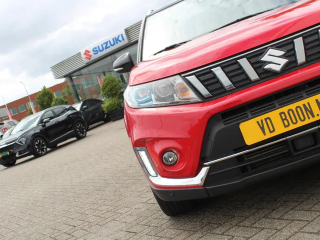 Suzuki Vitara 1.4 Boosterjet Style Automaat | Schuifdak | Trekhaak | Adap. Cruise | Camera | Lm-Velgen