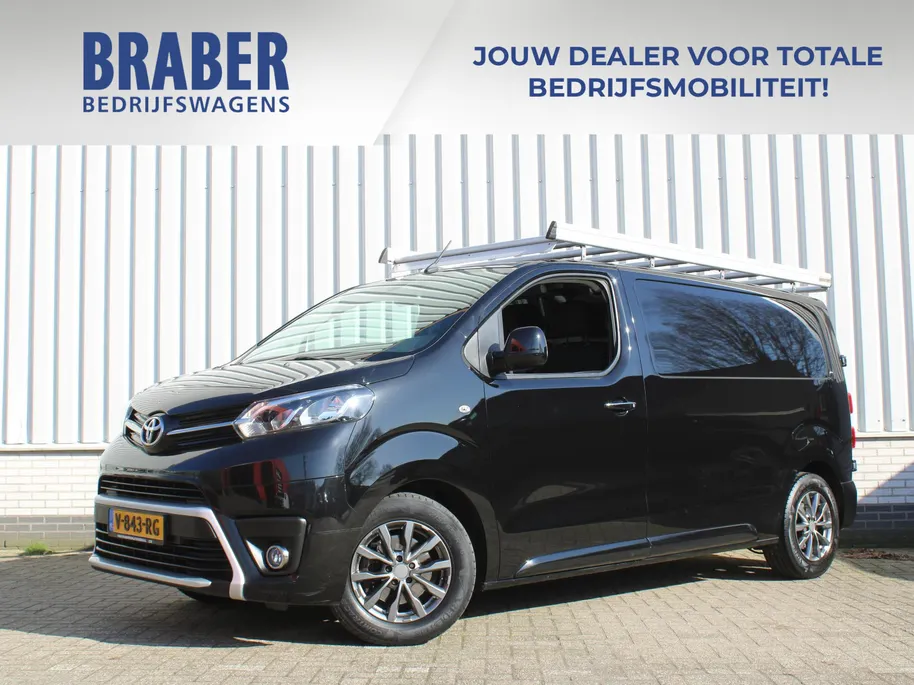 Toyota ProAce Worker 1.6 D-4D Professional | Trekhaak | Imperiaal | Zijwandbekleding | Betonplex vloer | PDC | Clima | Navi | 16' LM | All seasons |