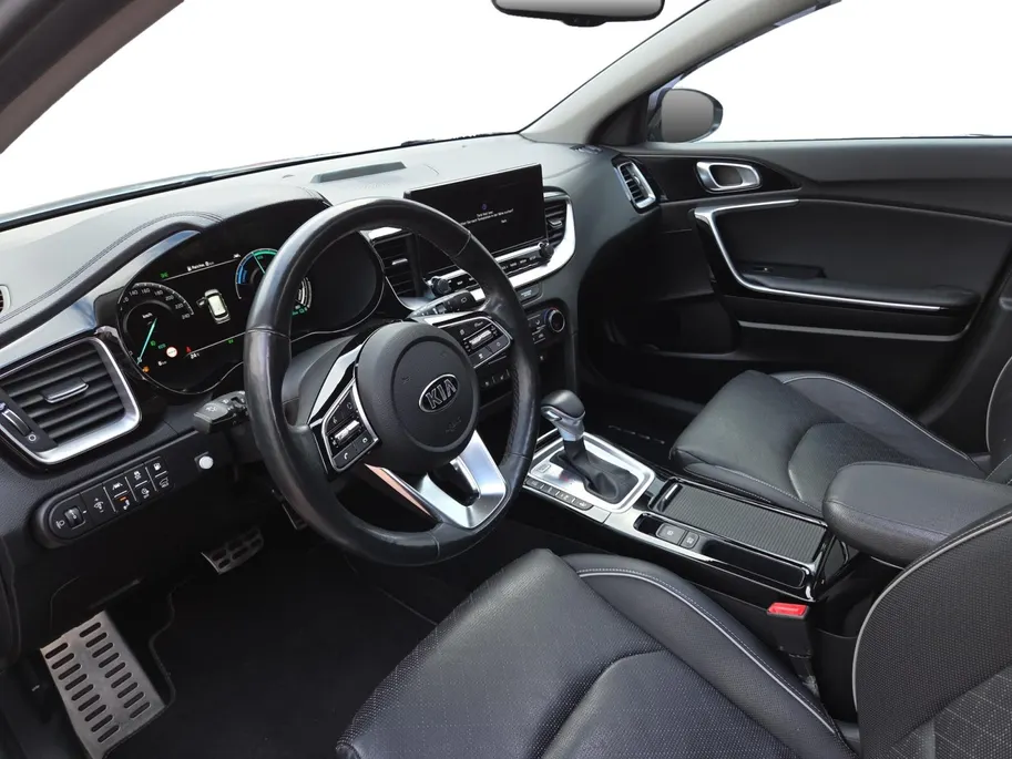 Kia Ceed Sportswagon 1.6I PHEV ExecutiveLine | Automaat | Dealer onderhouden | Panorama dak | Stoelverwarming en Ventilatie | Dodehoek Detectie | Leder | Carplay | Camera | Cruise Control Adaptief |