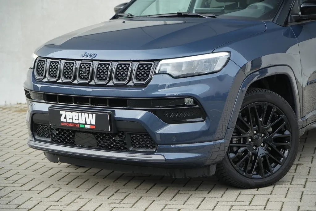 Jeep Compass 4xe 240 PK Hybrid S | Leder | Pano | Safety | Winter | 19'