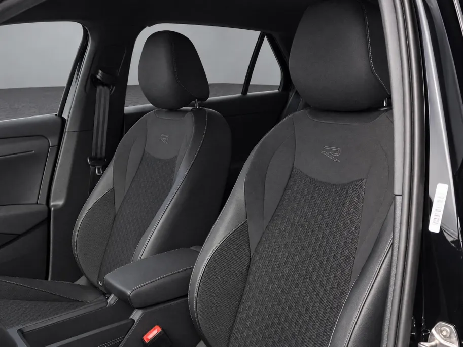 Volkswagen T-Roc 1.5eTSI/150PK R-Line · Navigatie · Camera + Parkeersensoren · Apple/Android Car Play · Garantie t/m 18-12-2027
