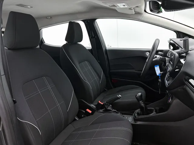 Ford Fiesta Trend 86PK | LM VELGEN | VERWARMDE VOORRUIT | PARK. SENSOREN