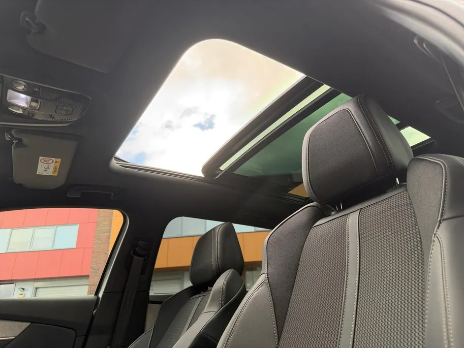 Peugeot 5008 1.2 Hybrid 136 GT 146PK AUTOMAAT Lichtmetalen velgen | 7-persoons | Cruise Control | Climate Control | Schuif- kanteldak | 360 camera | Parkeersensoren rondom | BOM VOL MET OPTIES!!