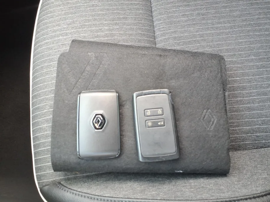Renault Clio 1.0 TCe 90 Techno Navi+Camera|Climate Control|Keyless Entry|Carplay|Cruise Control|L.M. Velgen| 1 jaar garantie