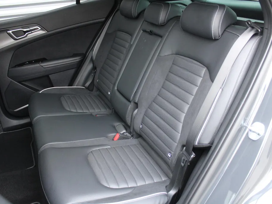 Kia Sportage 1.6 T-GDi Plug-in Hybrid AWD GT-PlusLine | Stoelverwarming + ventilatie | Schuifdak | Camera rondom | Elek. stoelverstelling + achterklep | 19' LM |