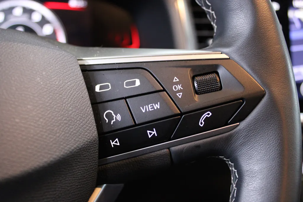 SEAT Ateca 1.0 TSI Style Business Intense / NAVIGATIE / CAMERA / APPLE CARPLAY / ANDROID AUTO / FULL LED /