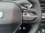 Peugeot 5008 1.2 Hybrid 136 GT 146PK AUTOMAAT Lichtmetalen velgen | 7-persoons | Cruise Control | Climate Control | Schuif- kanteldak | 360 camera | Parkeersensoren rondom | BOM VOL MET OPTIES!!