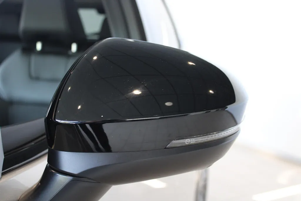 Nissan ARIYA Evolve 66 kWh | 22KW Lader| Afneembare trekhaak| Apple carplpay& Android auto| 360grd Camera| Stoelverwarming en verkoeling| Elektrisch verstelbare stoelen| Luxe bekleding| Dealer onderhouden|