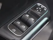 Mercedes-Benz GLA 250 e Star Edition AMG Line l Trekhaak l Keyless l Verwarmbare voorstoelen