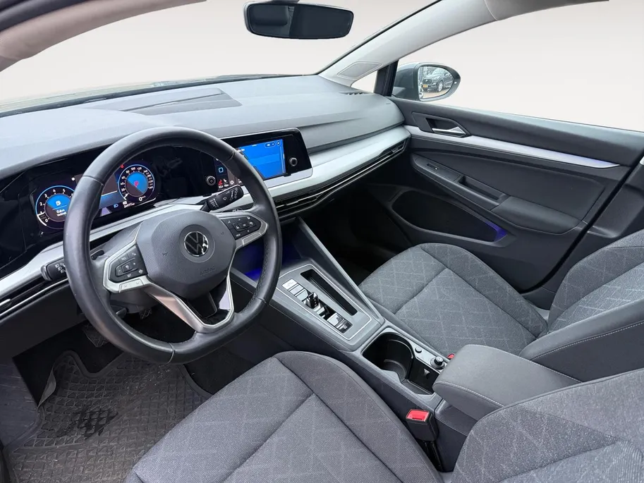 Volkswagen Golf 1.0 eTSI Life Business | CARPLAY | STOELVERWARMING | PARKEERSENSOREN | LICHTMETALEN VELGEN |