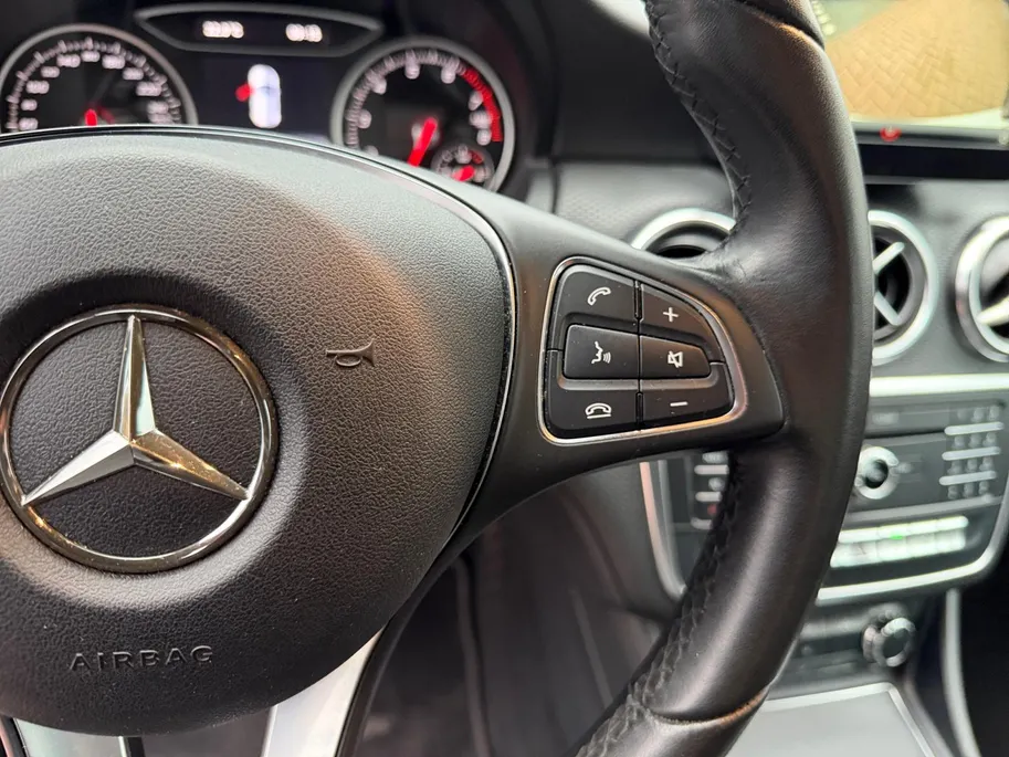 Mercedes-Benz A-Klasse 180 Business Solution | Zeer nette auto | Navigatie | Achteruitrijcamera | Parkeersensoren v + a | Comfort stoelen | Stoelverwarming | Bovag garantie | NAP