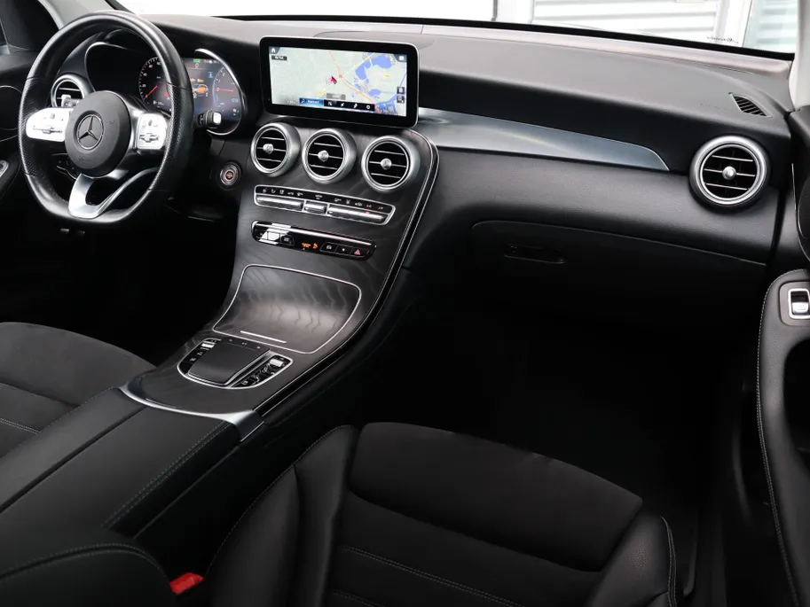 Mercedes-Benz GLC 300e 4MATIC Premium Plus l Trekhaak l Panoramadak l stoelverwarming