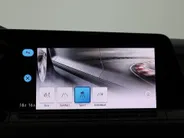 Volkswagen Golf 1.5 eTSI 130pk DSG R-Line · Apple/Android Car Play · P-Sensoren · Navigatie · Sfeerverlichting · 17 Inch · Garantie t/m 12-02-2028 of 100.000km