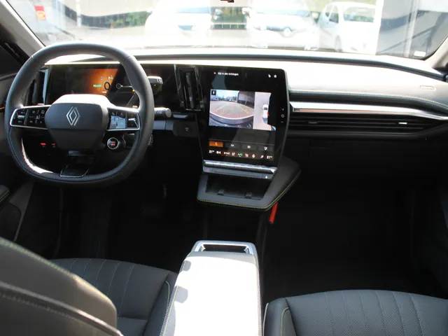 Renault Megane E-Tech comfort range iconic 60 kWh | 360 camera | Elektrische stoelen | Harman Kardon geluid | DEMO VRAAG NAAR DE BESCHIKBAARHEID!