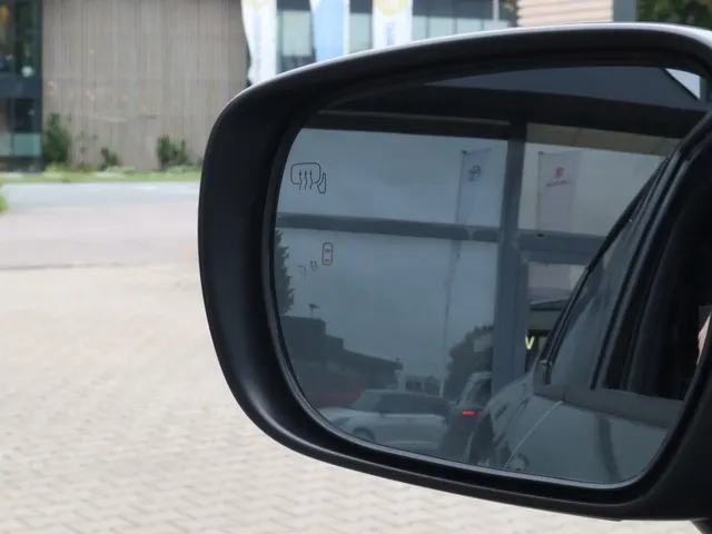 Toyota Urban Cruiser Dynamic 61 kWh | Stoel/Stuur Verwarming | Carplay |