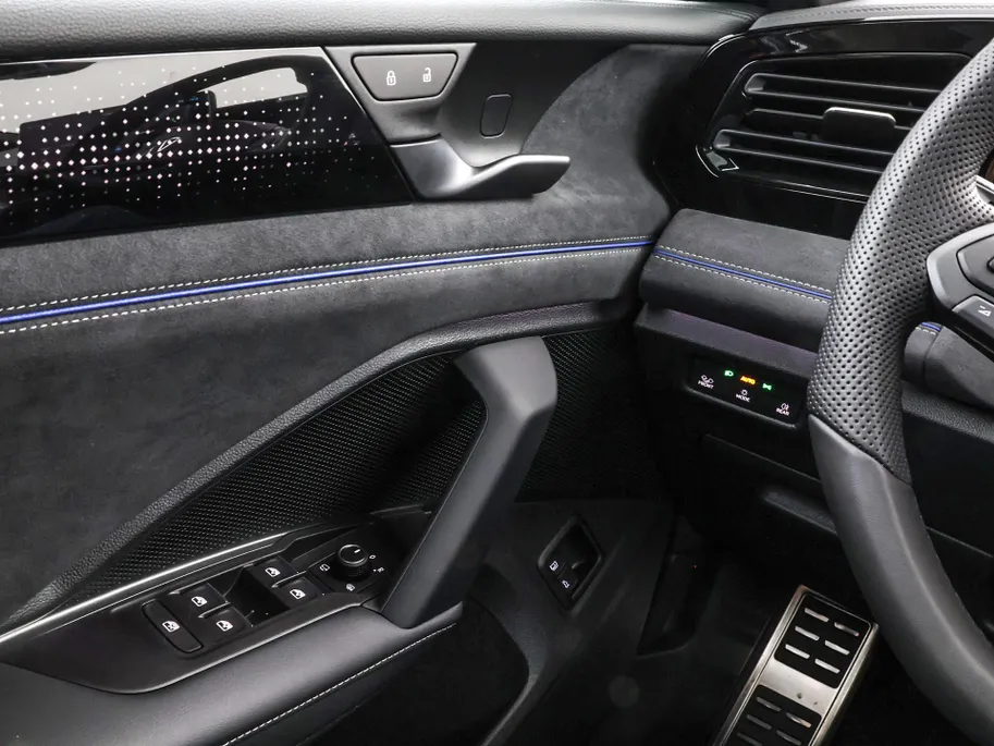 Volkswagen Tiguan R-Line Edition 1.5 eHybrid 204 PK 6 versn. DSG · Black Style Pakket · Panoramaschuif-kanteldak · Comfort Pakket Plus · Interieur Style Pakket · Prijs is inclusief inruilpremie ·