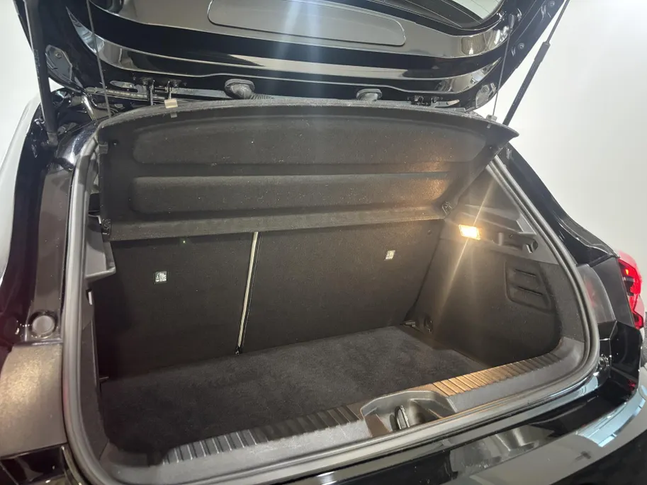 Renault Clio 100PK TCe Initiale Paris | 1e eigenaar | Bose Audio | Wit Leder | Armsteun | Climate Control | Camera | Apple CarPlay/Android Auto | Cruise Control | Lichtemetalen Velgen | Licht & Regen Sensor |