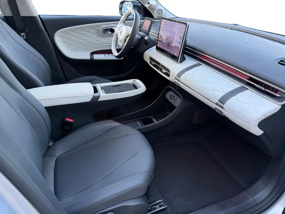 Dongfeng Box Premium Edition 42 kWh | Demo | BlackSilver | Zeer Compleet | 310KM Range | 360 graden camera | Stoelverwarming,koeling en memory |