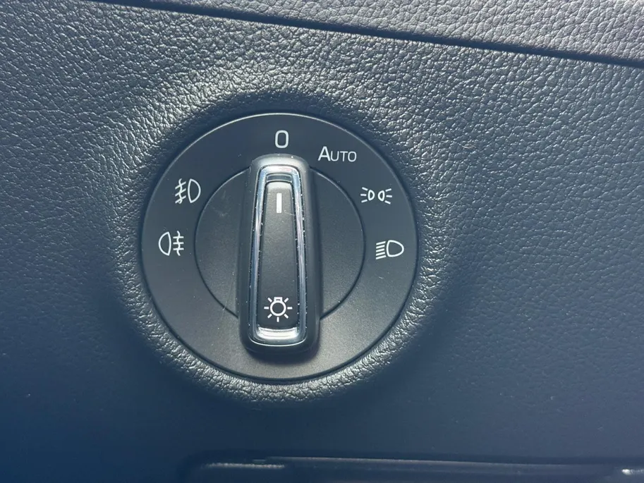Škoda Superb Combi 1.4 TSI iV Business Edition Plus *Automaat*Navi+Camera*Parkeersensoren*Elekt. Stoelen*Lederen bekleding*Winter Pack*VOL OPTIES!