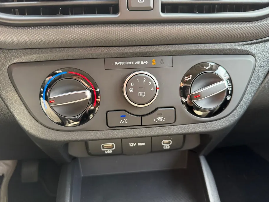 Hyundai i10 1.0 Comfort 63PK | Navigatie | Achteruitrijcamera | Parkeersensoren achter | Airco | Apple Carplay & Android Auto |