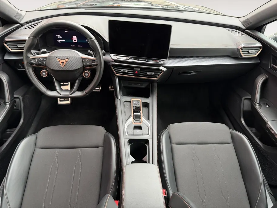 CUPRA Leon 1.5 PHEV Business 204PK AUTOMAAT | Elektrische actieradius tot 125km WLTP | Navigatie | Apple Carplay & Android Auto | Adaptive Cruise Control | Climate Control | Parkeersensoren voor & achter | 18'' Lichtmetalen velgen | Strakke auto