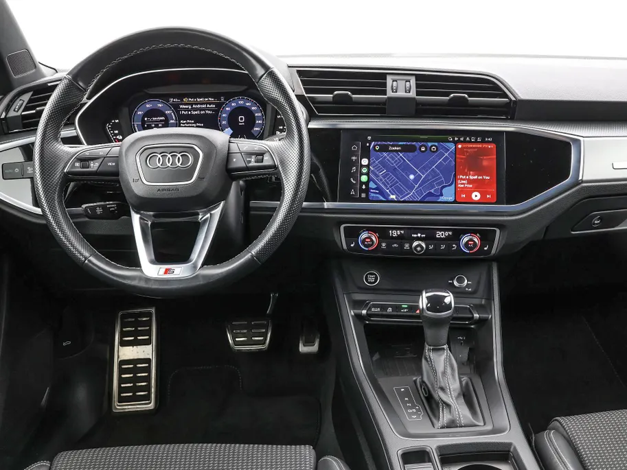 Audi Q3 45 TFSIe 245pk S-tronic Advanced Edition · SOH 92,5% · Camera · Apple/Android Car Play · S line interieur · P-Sensoren · Elek. Achterklep · 18'' Inch · Stoelverwarming ·