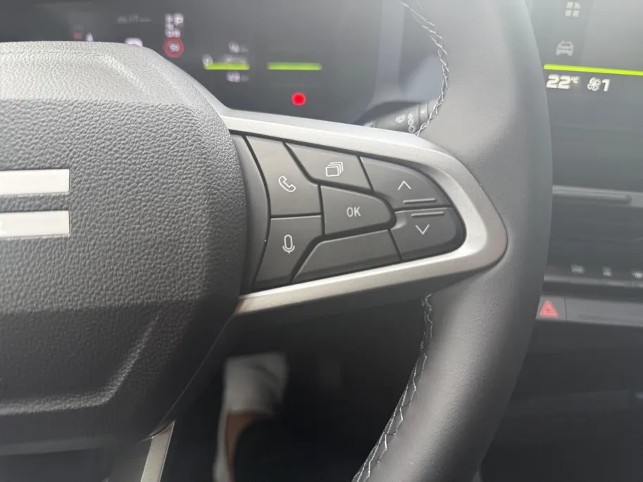 Dacia Duster 1.6 Hybrid 140 Journey NAVIGATIE AIRCO 360CAMERA CRUISE CONTROLE APPLE CARPLAY ANDROID AUTO HOGE INSTAP LET OP IS EEN DEMO VRAAG NAAR DE KMSTAND