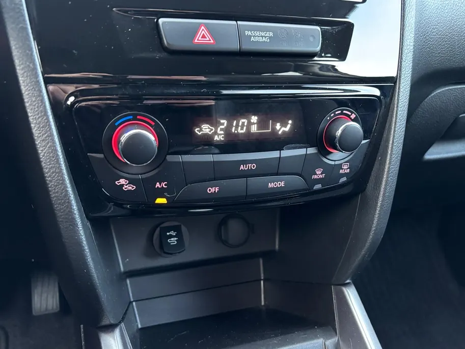 Suzuki Vitara 1.4 Boosterjet Style Smart Hybrid | Trekhaak | Dealer onderhouden | Navigatie | dodehoek detectie | Achteruitrijcamera | Stoelverwarming |10 jaar garantie! |