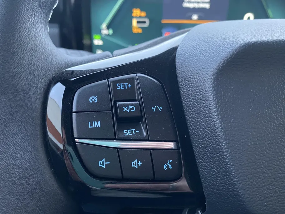 Ford Tourneo Courier courier EV / TREKHAAK / WINTERPAKKET.