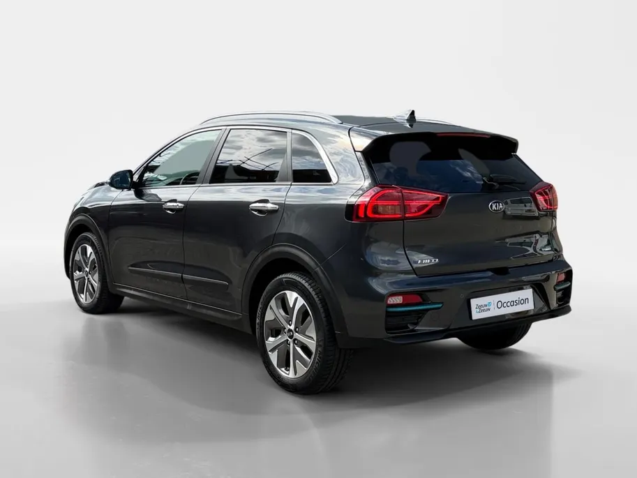 Kia e-Niro ExecutiveLine 64 kWh | Warmtepomp | Memory seats | Stoelverwarming- en ventilatie | JBL audio-installatie | Glazen schuif-/kanteldak | Dodehoekassistentie | Parkeersensoren voor- en achter | Apple/Android Carplay