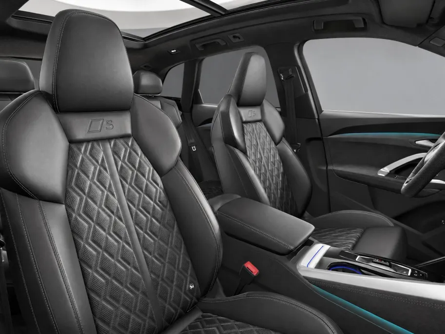 Audi Q5 e-hybrid quattro S edition Competition 367 PK · Tech pro · Glazen panoramadak · B&O premium 3D