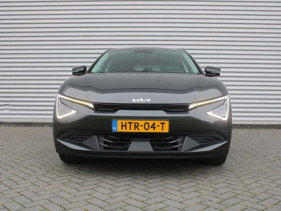 Kia EV6 Air 84 kWh | Stuur-/stoelverwarming | Camera | Cruise adapt. | Telefoonlader | Clima | Navi | 19' LM | LED | Apple Carplay/Android Auto |