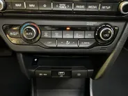 Kia e-Niro ExecutiveLine 64 kWh | Warmtepomp | Trekhaak Afneembaar + 13-Polige Stekker | Elektrisch verstelbare Voorstoelen | Bestuurdersstoel + Geheugen | Elektrisch Bedienbaar Schuif / Kanteldak | Stoelverwarming + Stoelkoeling | Stuurverwarming | JBL Geluidsinsta